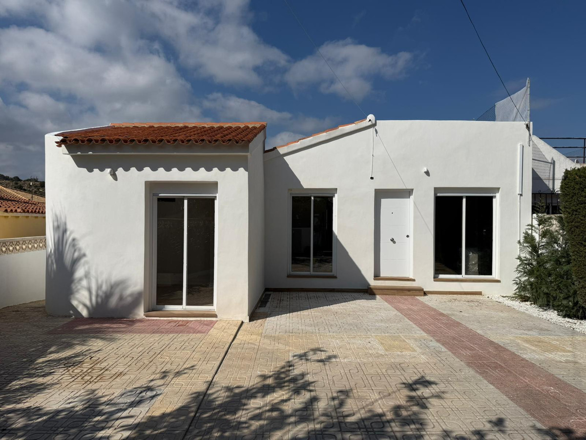 4 Bed Townhouse for sale in La Nucia Costa Blanca, Alicante, Spain