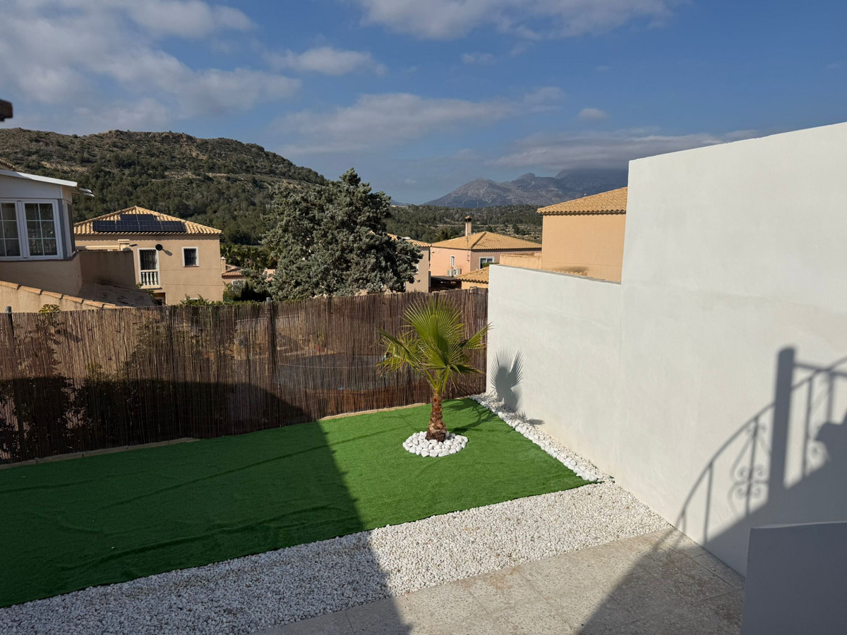 4 Bed Townhouse for sale in La Nucia Costa Blanca, Alicante, Spain