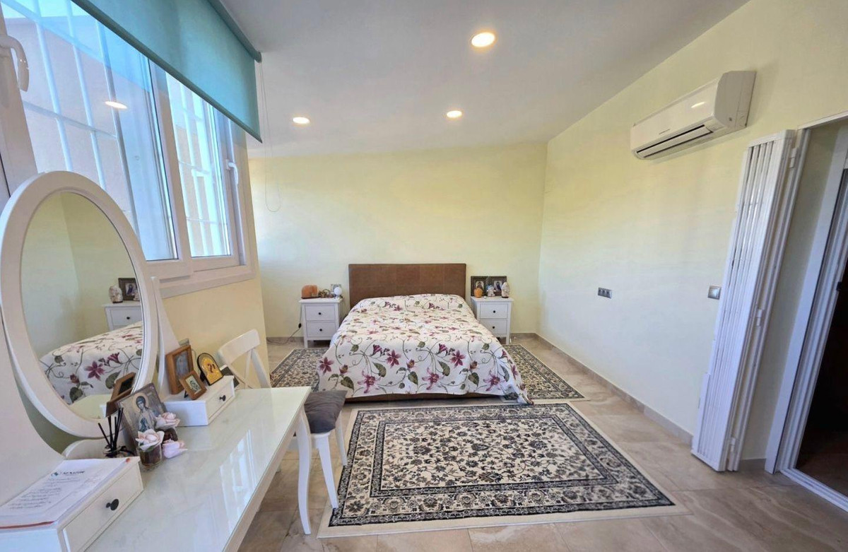 Se vende Villa - Chalet de 5 dormitorios en Costa Blanca, Alicante, España