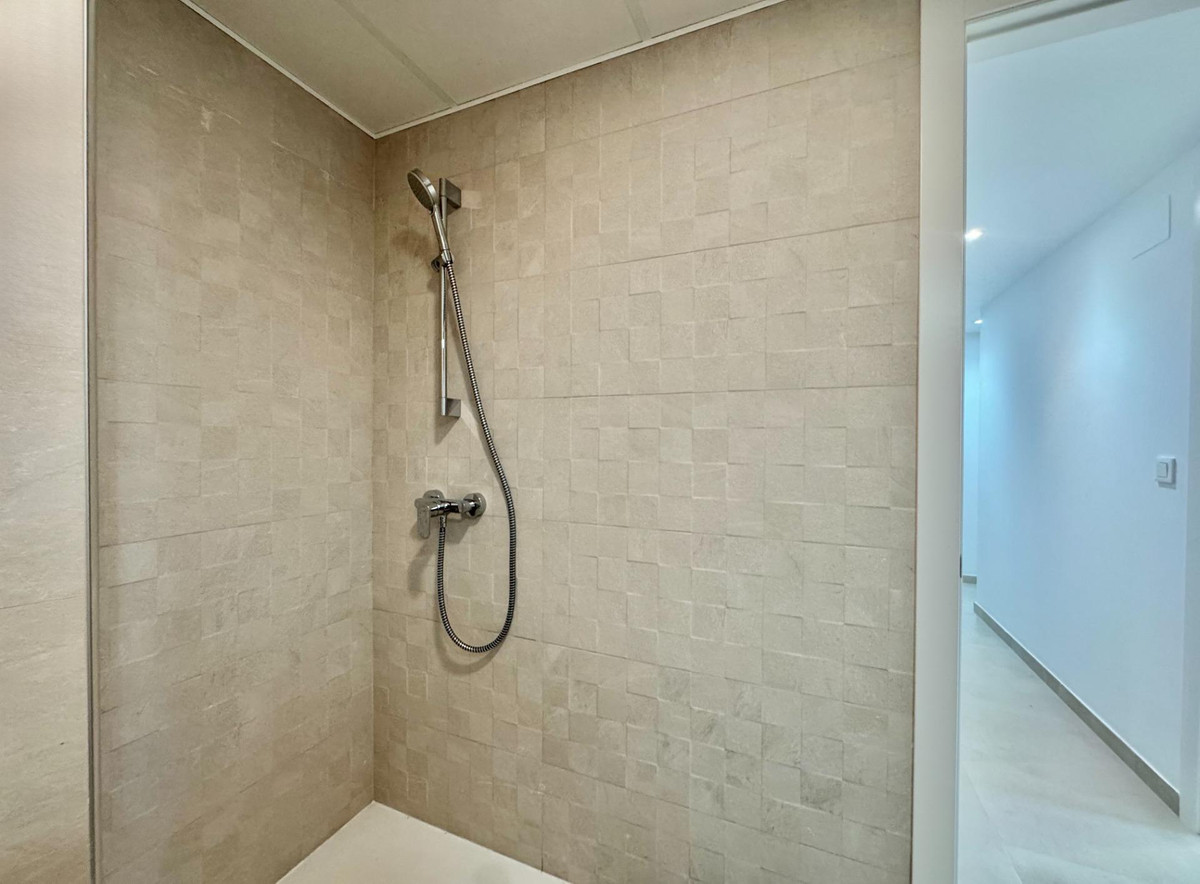 Se vende Apartamento Planta Media de 3 dormitorios en Costa Blanca, Alicante, España