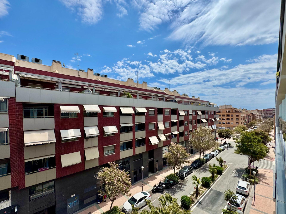 Se vende Apartamento Planta Media de 3 dormitorios en Costa Blanca, Alicante, España