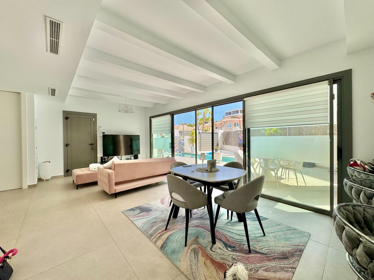 Se vende Villa - Chalet de 3 dormitorios en Costa Blanca, Alicante, España