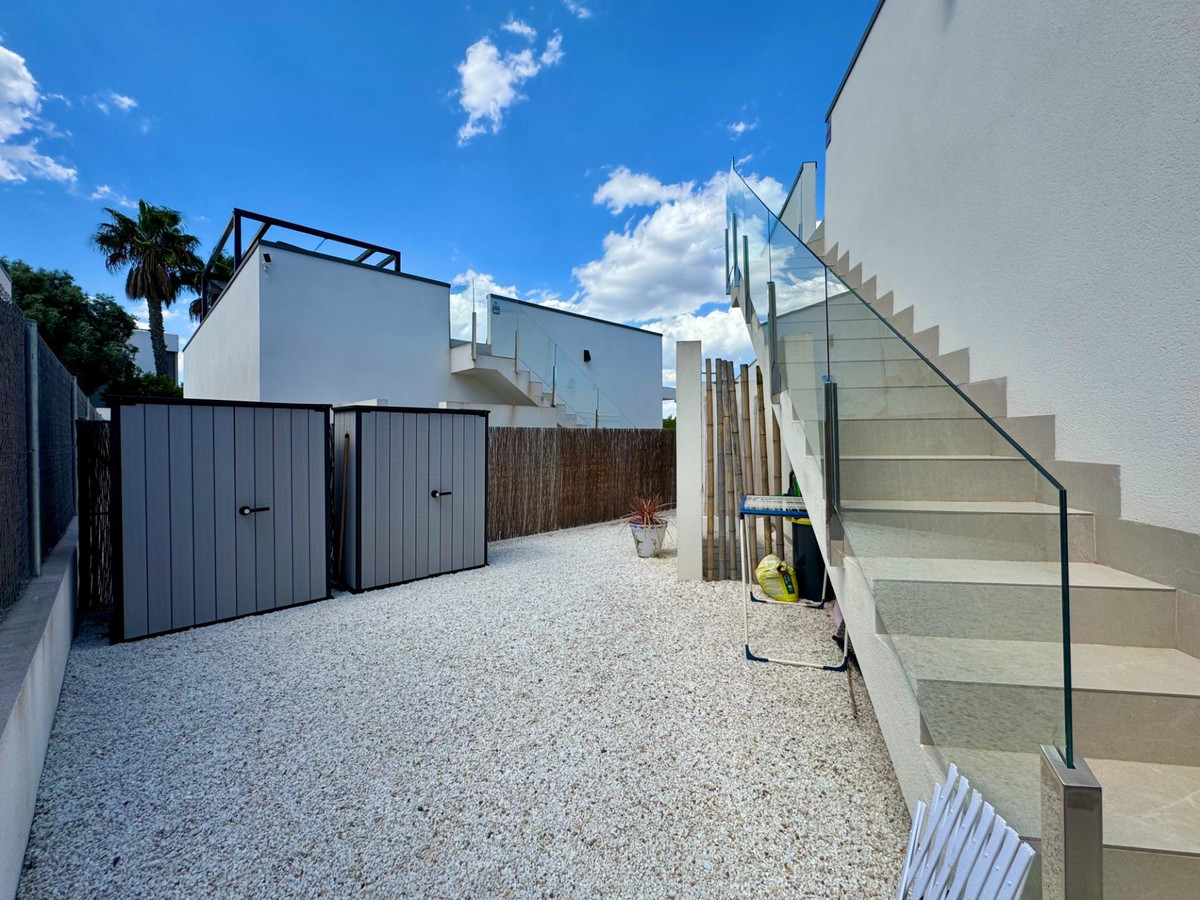 Se vende Villa - Chalet de 3 dormitorios en Costa Blanca, Alicante, España
