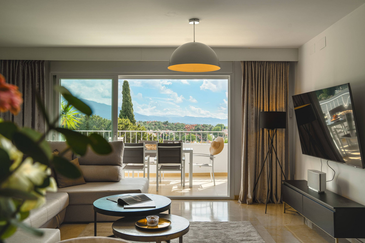 4 Bed Apartment for sale in Nueva Andalucía Costa Del Sol, Málaga, Spain