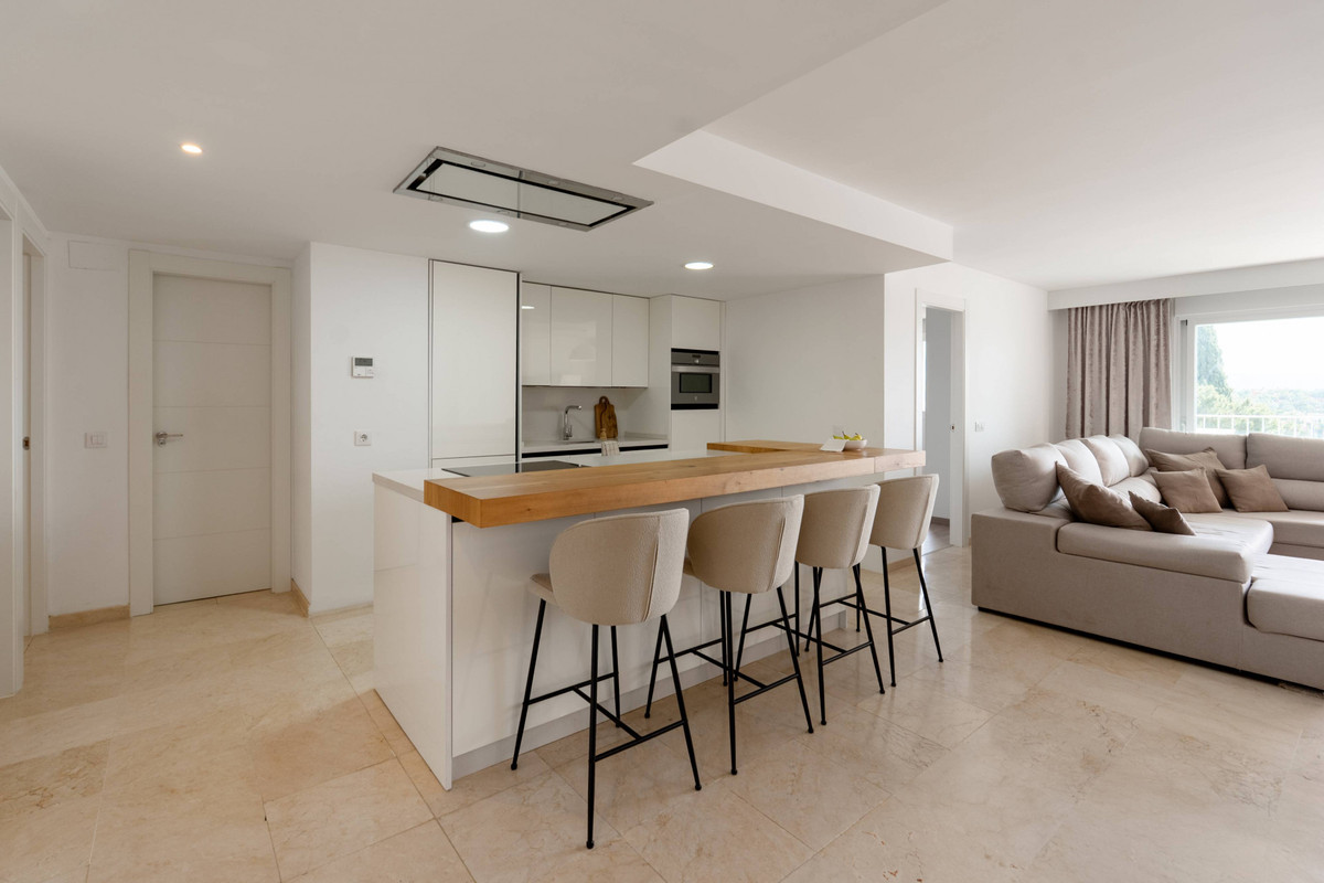 4 Bed Apartment for sale in Nueva Andalucía Costa Del Sol, Málaga, Spain