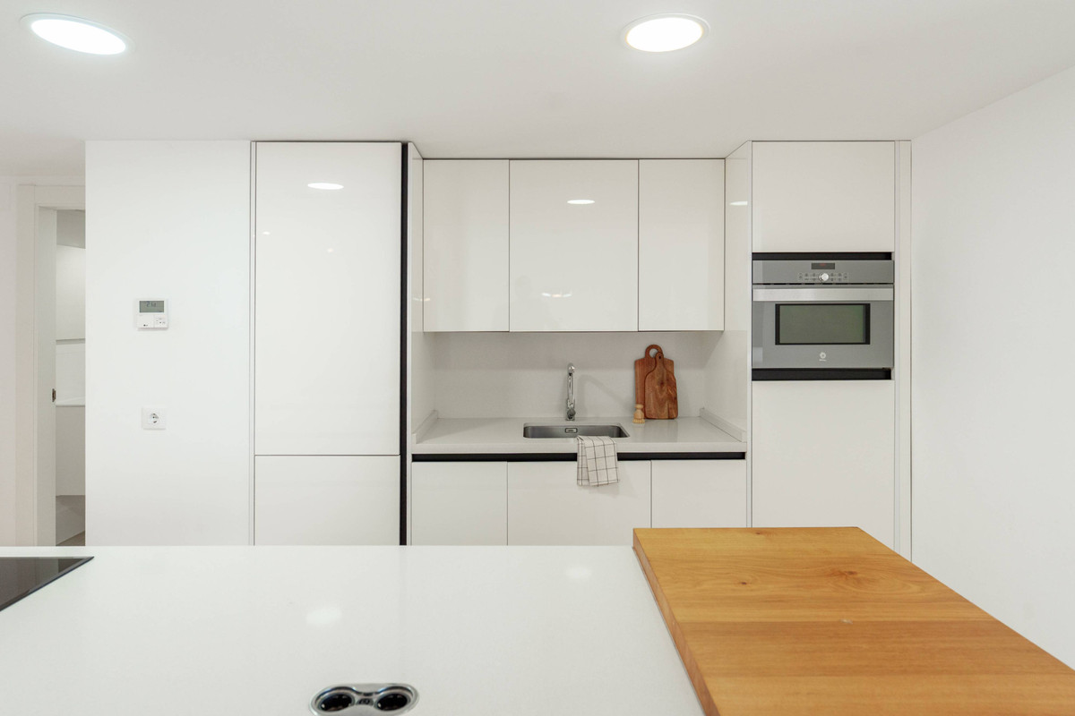 4 Bed Apartment for sale in Nueva Andalucía Costa Del Sol, Málaga, Spain