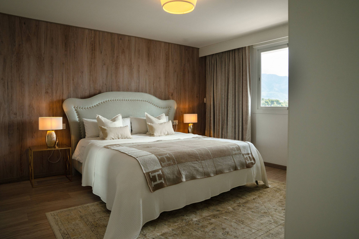 4 Bed Apartment for sale in Nueva Andalucía Costa Del Sol, Málaga, Spain