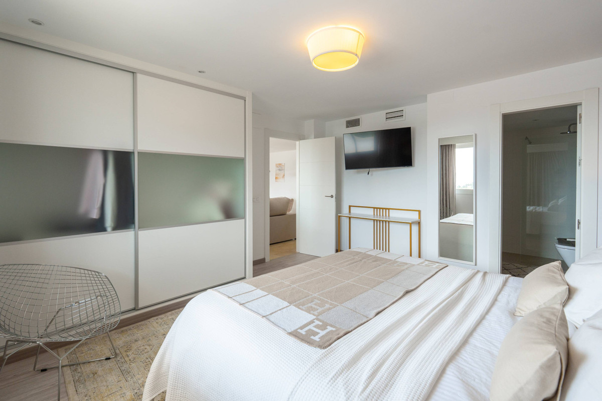 4 Bed Apartment for sale in Nueva Andalucía Costa Del Sol, Málaga, Spain