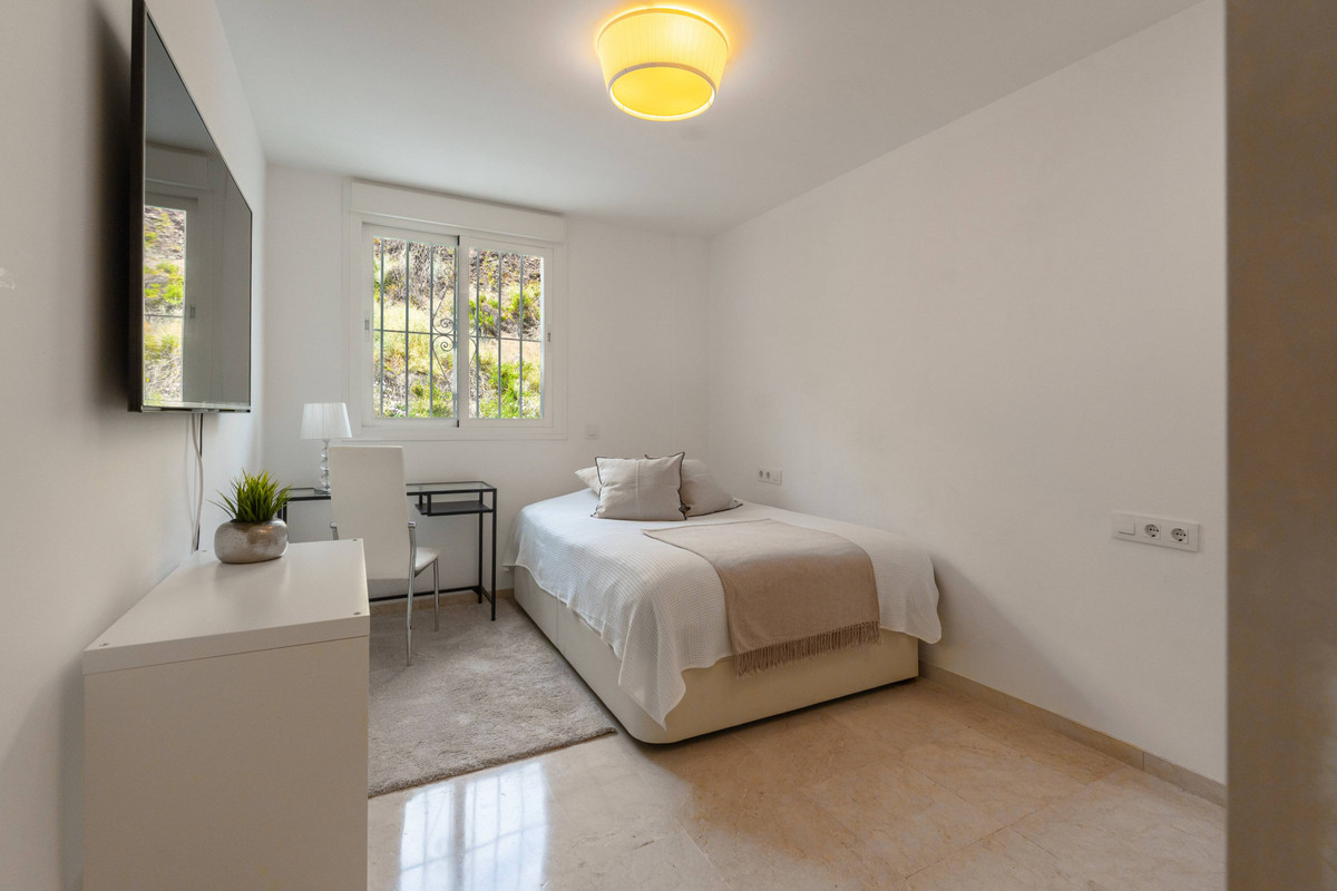 4 Bed Apartment for sale in Nueva Andalucía Costa Del Sol, Málaga, Spain