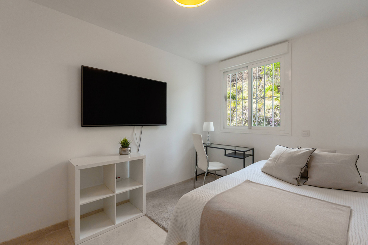 4 Bed Apartment for sale in Nueva Andalucía Costa Del Sol, Málaga, Spain