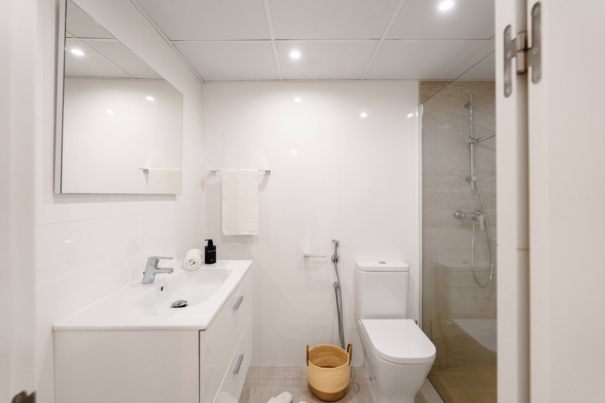 4 Bed Apartment for sale in Nueva Andalucía Costa Del Sol, Málaga, Spain
