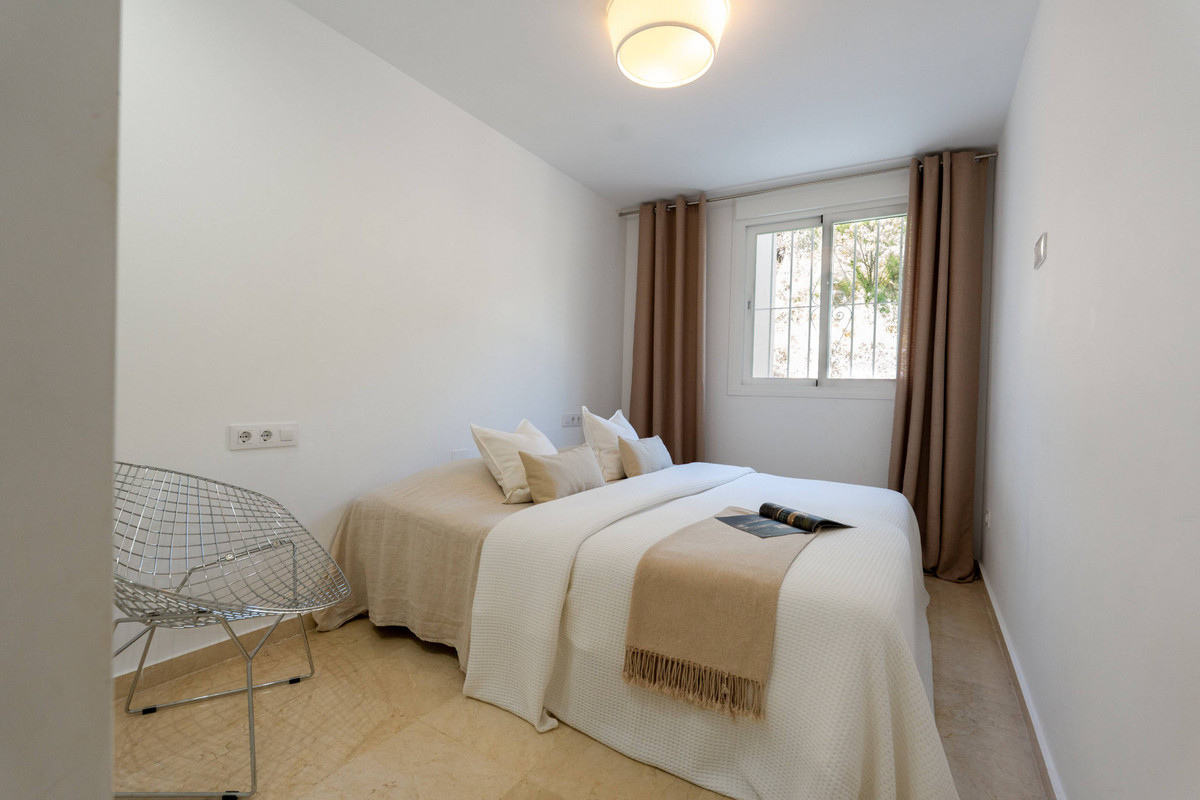 4 Bed Apartment for sale in Nueva Andalucía Costa Del Sol, Málaga, Spain