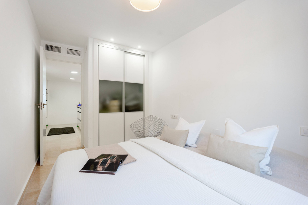 4 Bed Apartment for sale in Nueva Andalucía Costa Del Sol, Málaga, Spain