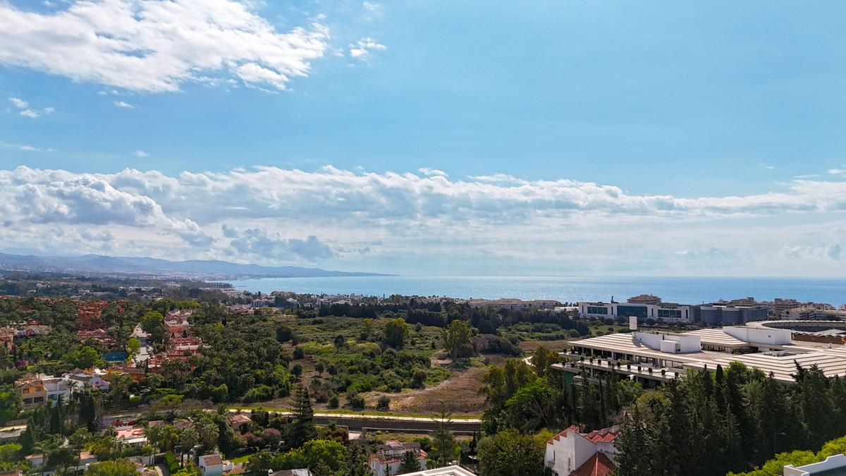 4 Bed Apartment for sale in Nueva Andalucía Costa Del Sol, Málaga, Spain