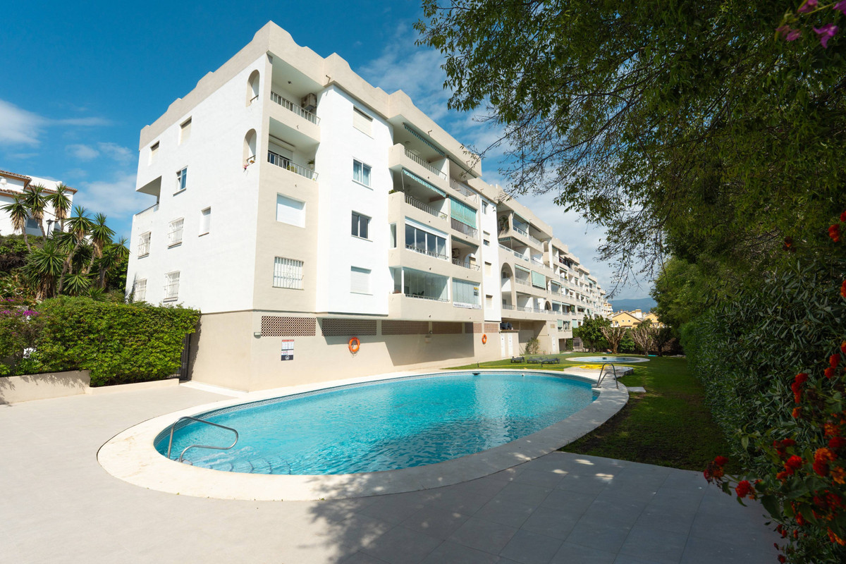 4 Bed Apartment for sale in Nueva Andalucía Costa Del Sol, Málaga, Spain