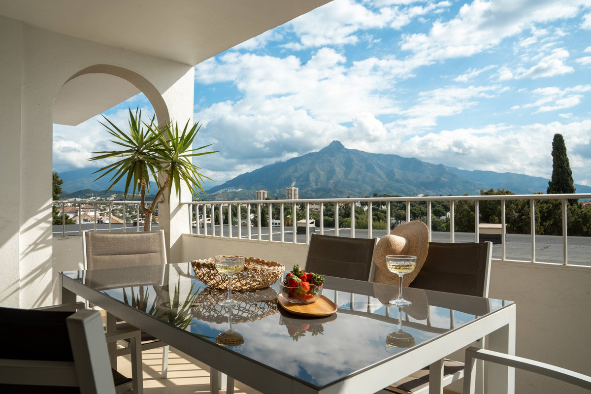 4 Bed Apartment for sale in Nueva Andalucía Costa Del Sol, Málaga, Spain