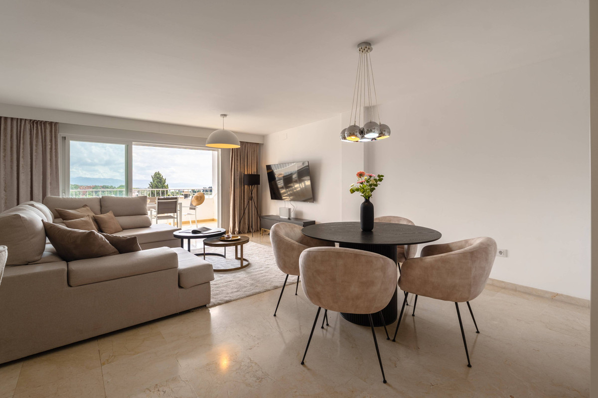 4 Bed Apartment for sale in Nueva Andalucía Costa Del Sol, Málaga, Spain
