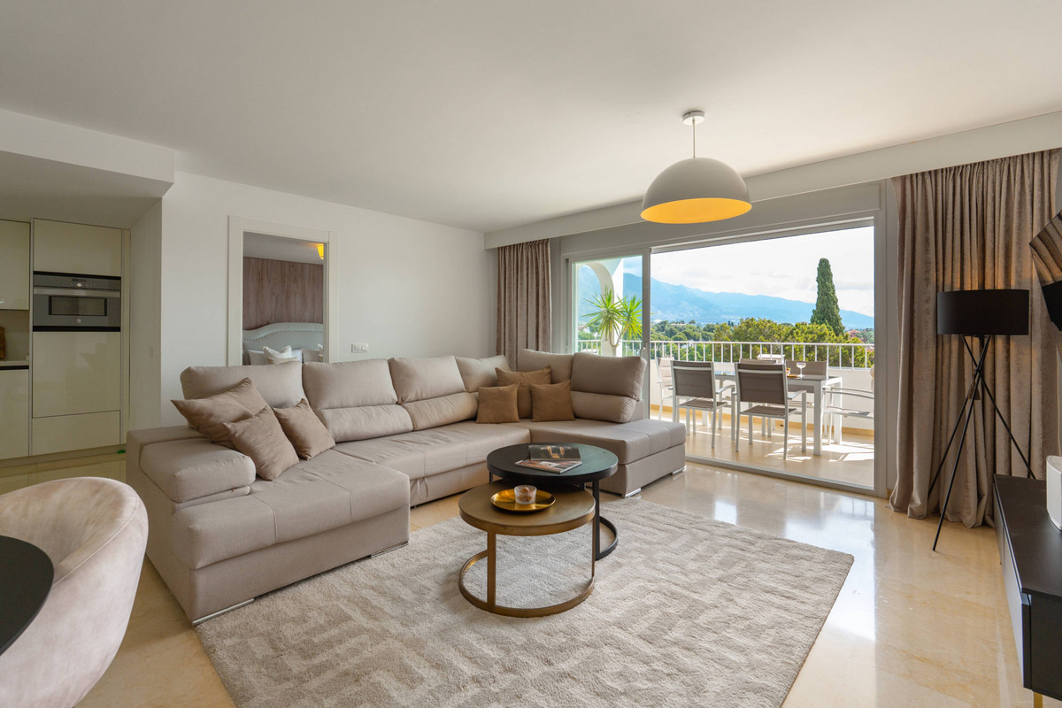 4 Bed Apartment for sale in Nueva Andalucía Costa Del Sol, Málaga, Spain