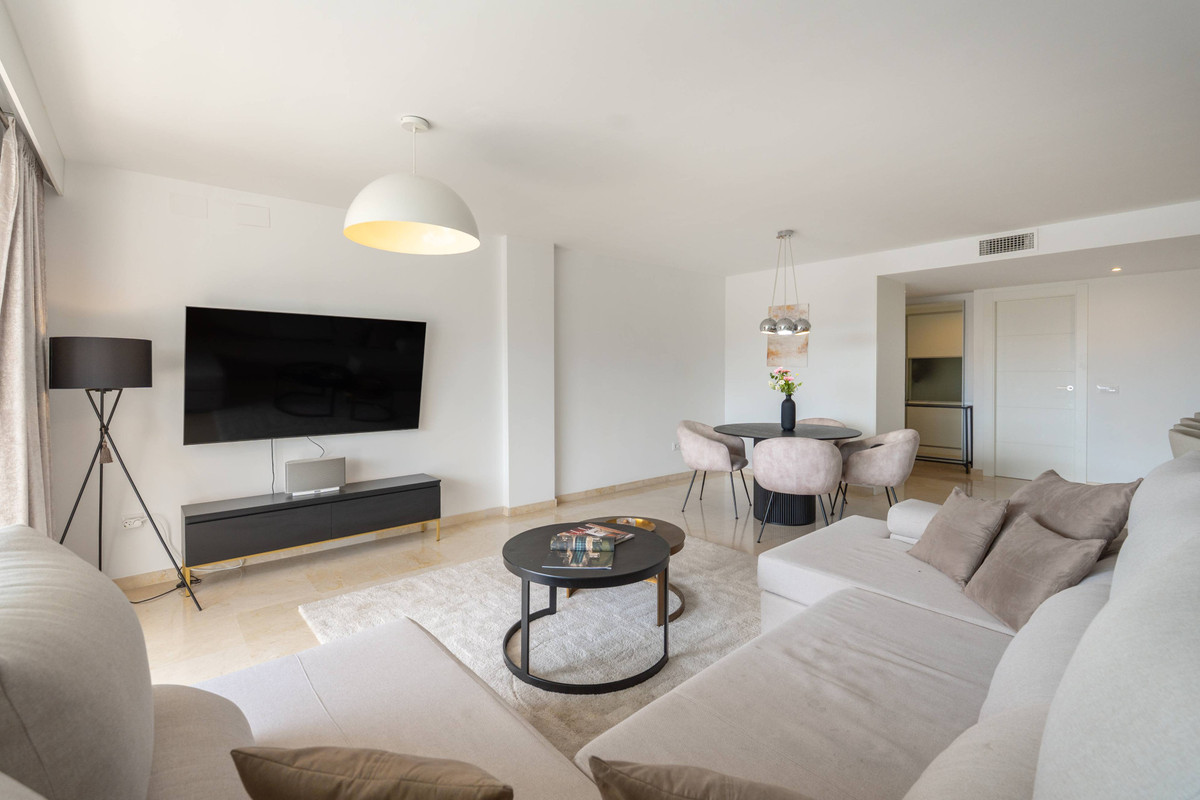 4 Bed Apartment for sale in Nueva Andalucía Costa Del Sol, Málaga, Spain