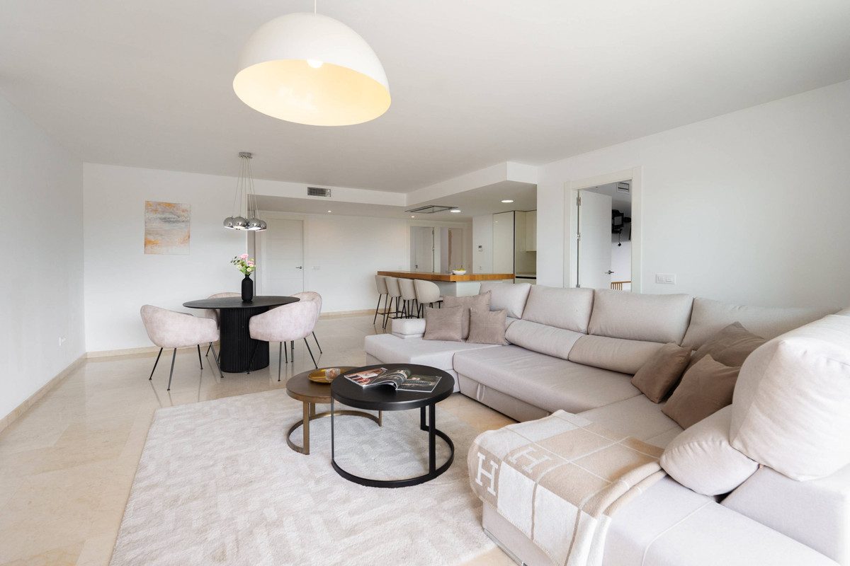 4 Bed Apartment for sale in Nueva Andalucía Costa Del Sol, Málaga, Spain