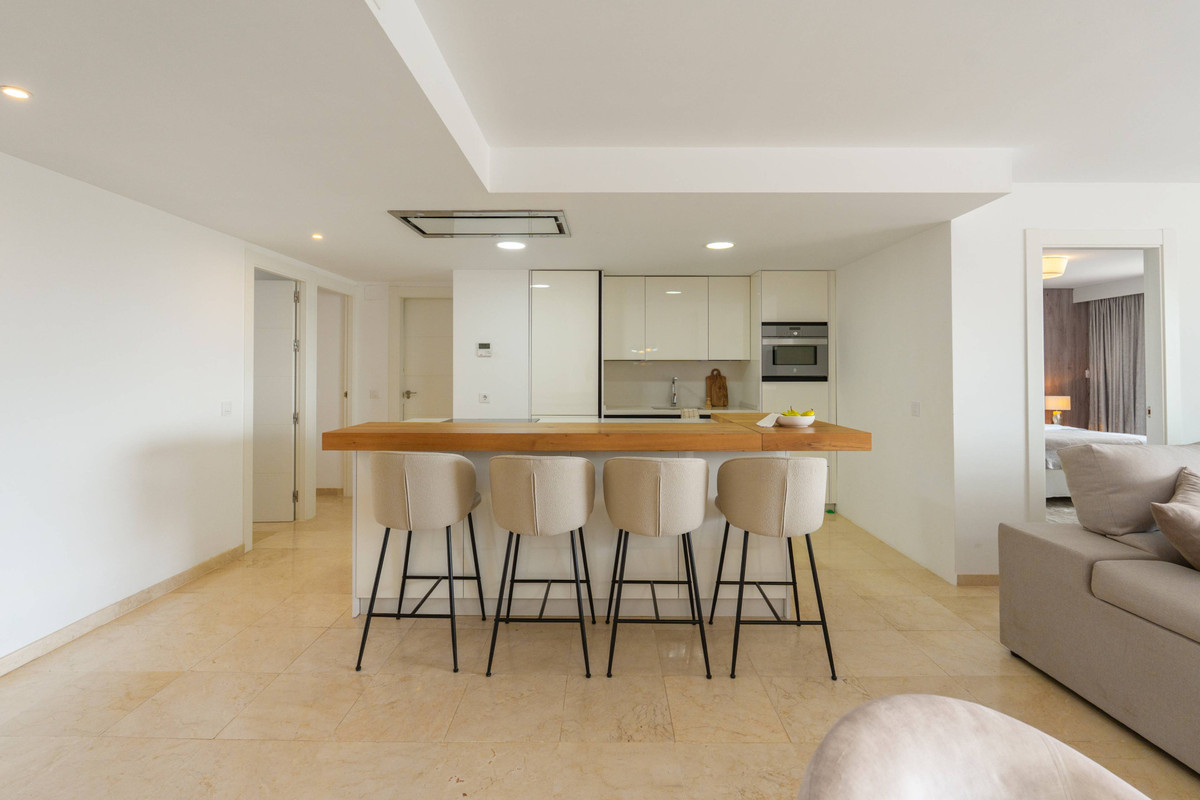 4 Bed Apartment for sale in Nueva Andalucía Costa Del Sol, Málaga, Spain