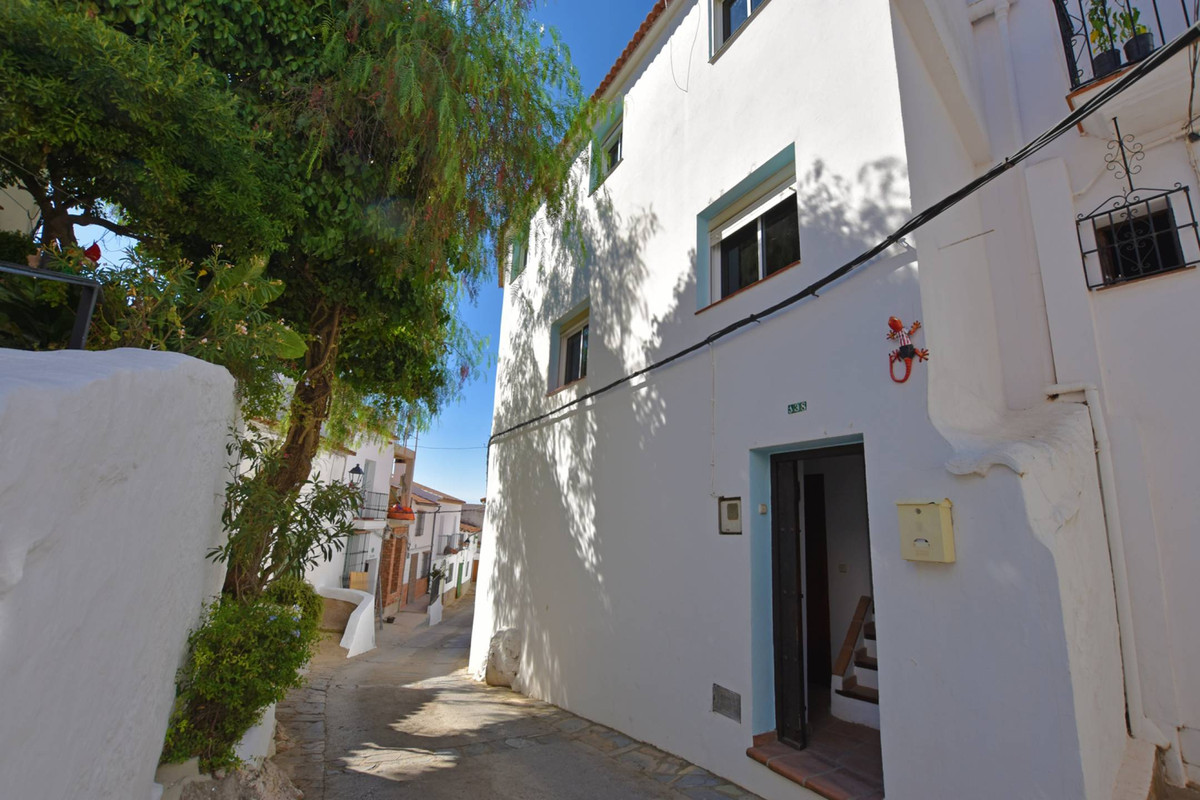 3 Bed Townhouse for sale in Gaucín Costa Del Sol, Málaga, Spain