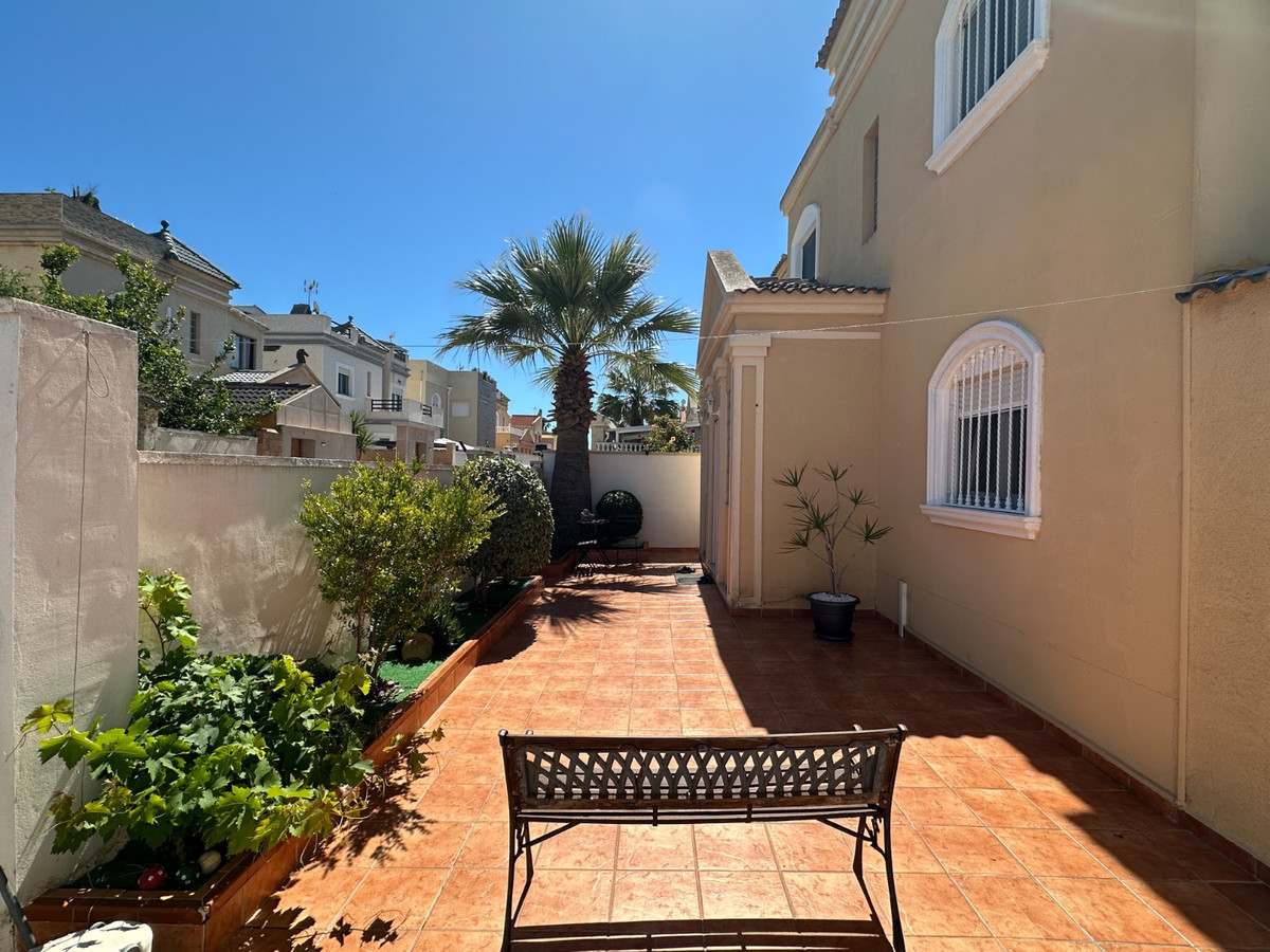 3 Bed Townhouse for sale in Torrevieja Costa Blanca, Alicante, Spain