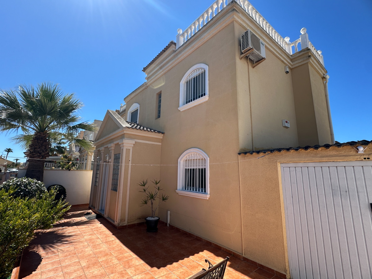 3 Bed Townhouse for sale in Torrevieja Costa Blanca, Alicante, Spain