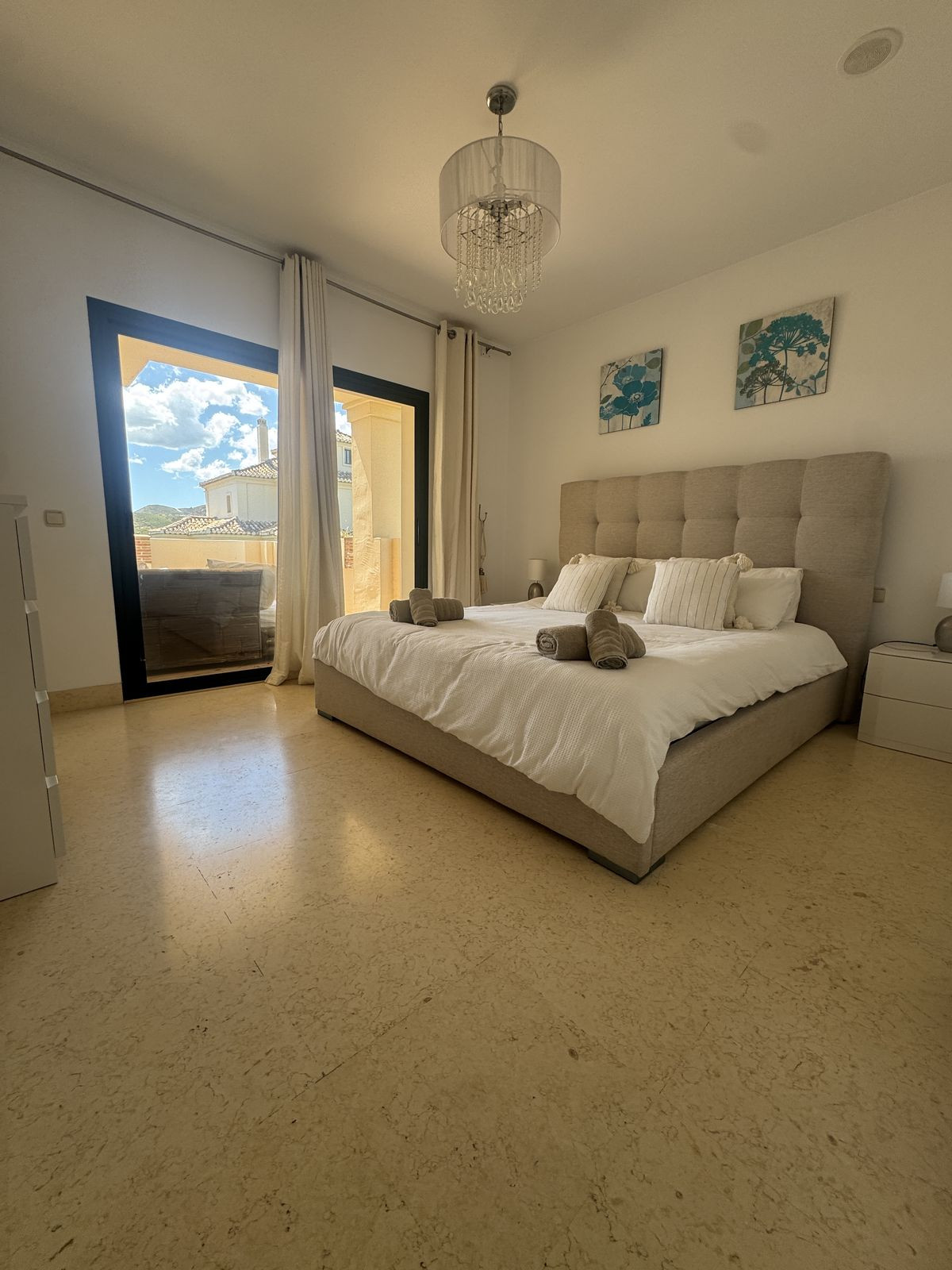 3 Bed Apartment for sale in Benahavís Costa Del Sol, Málaga, Spain