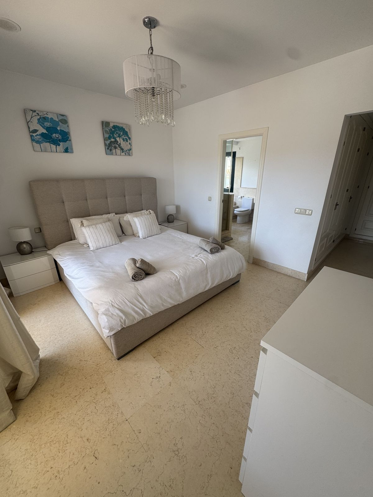 3 Bed Apartment for sale in Benahavís Costa Del Sol, Málaga, Spain
