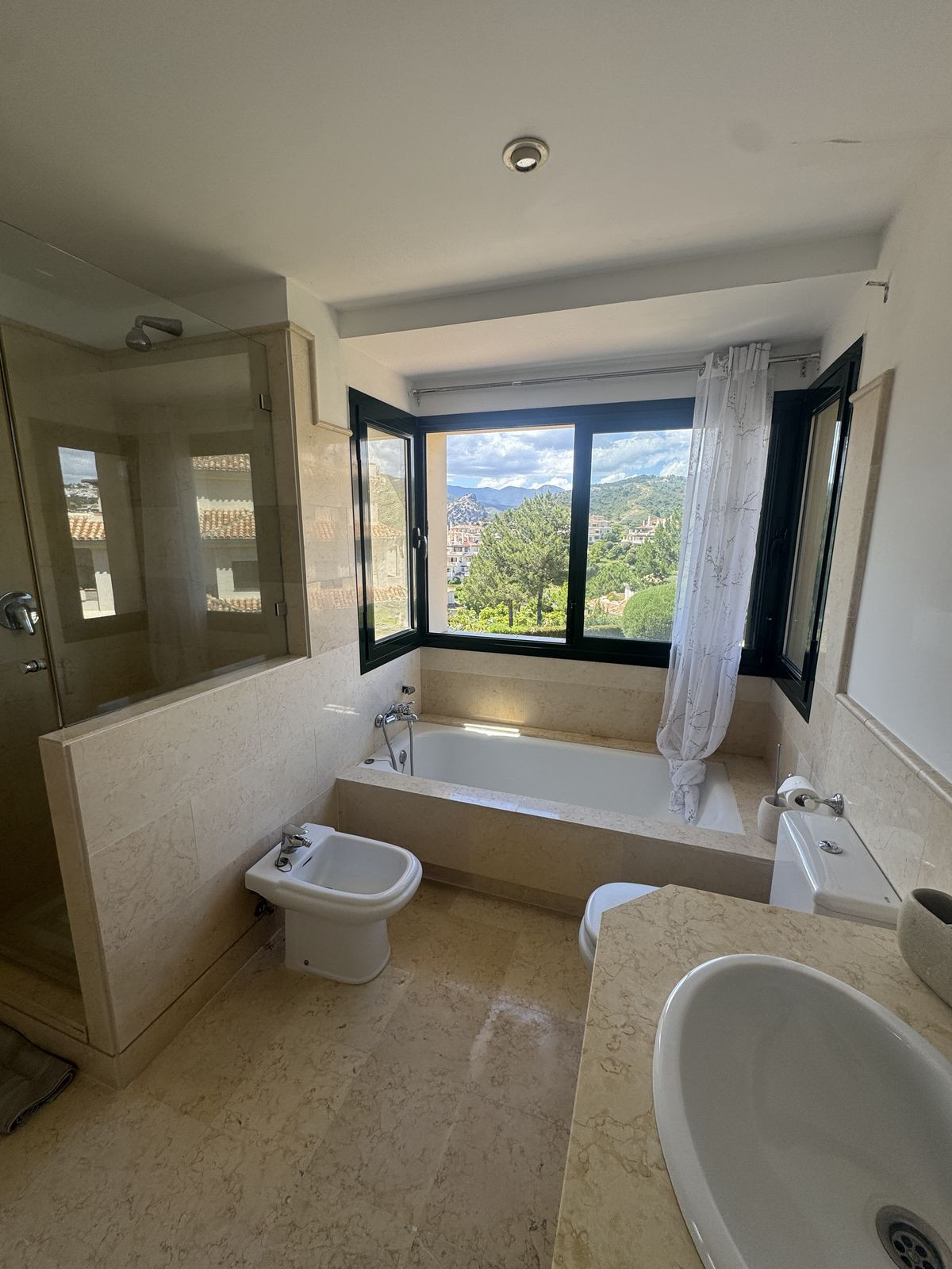 3 Bed Apartment for sale in Benahavís Costa Del Sol, Málaga, Spain