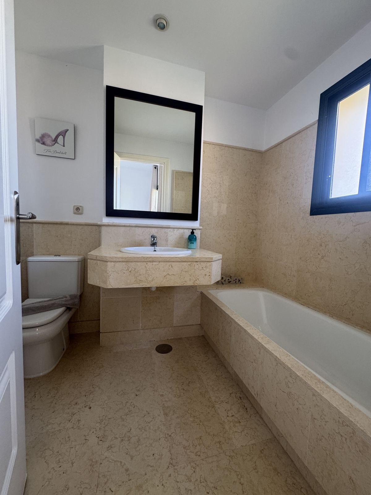 3 Bed Apartment for sale in Benahavís Costa Del Sol, Málaga, Spain