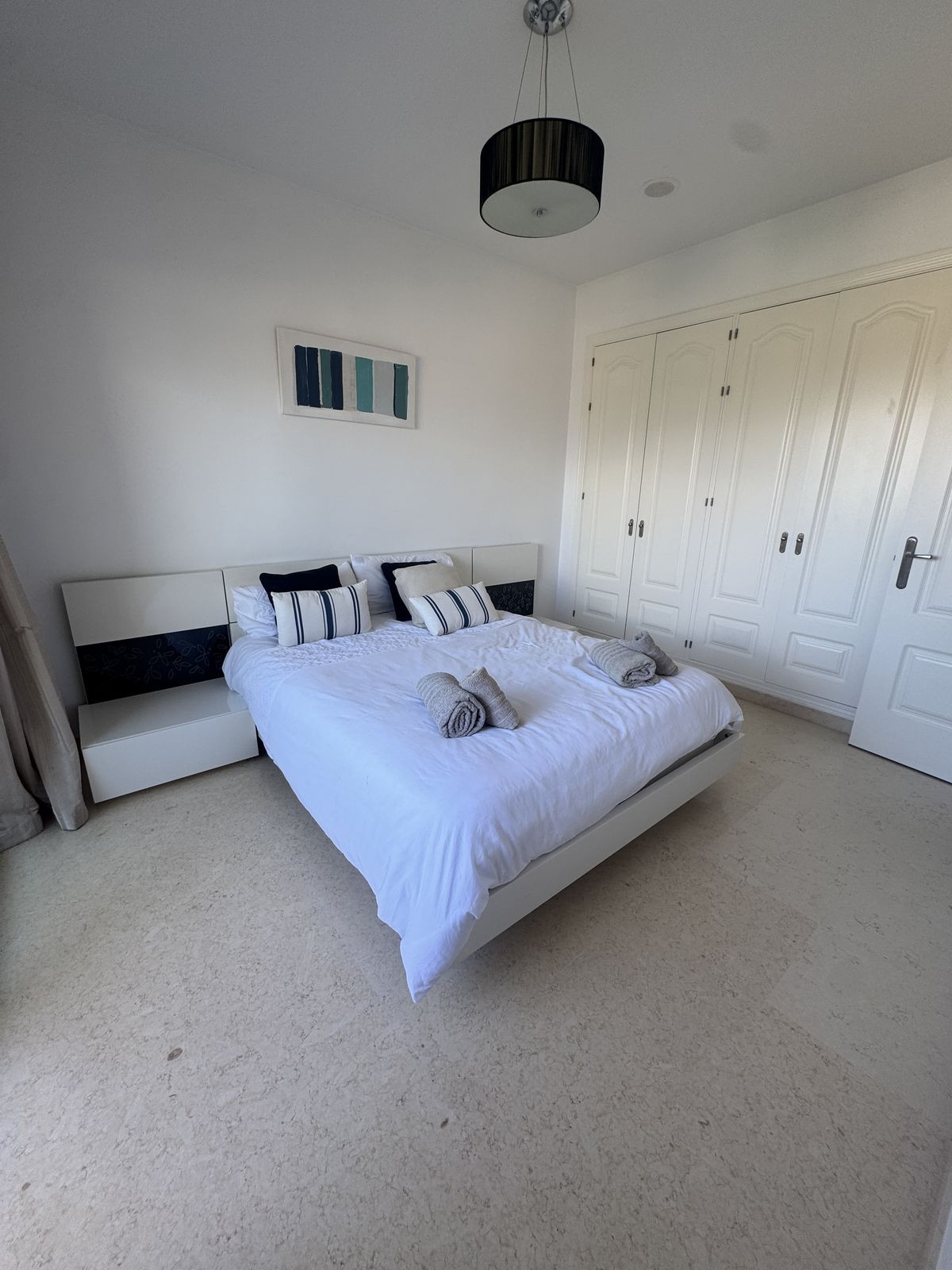 3 Bed Apartment for sale in Benahavís Costa Del Sol, Málaga, Spain