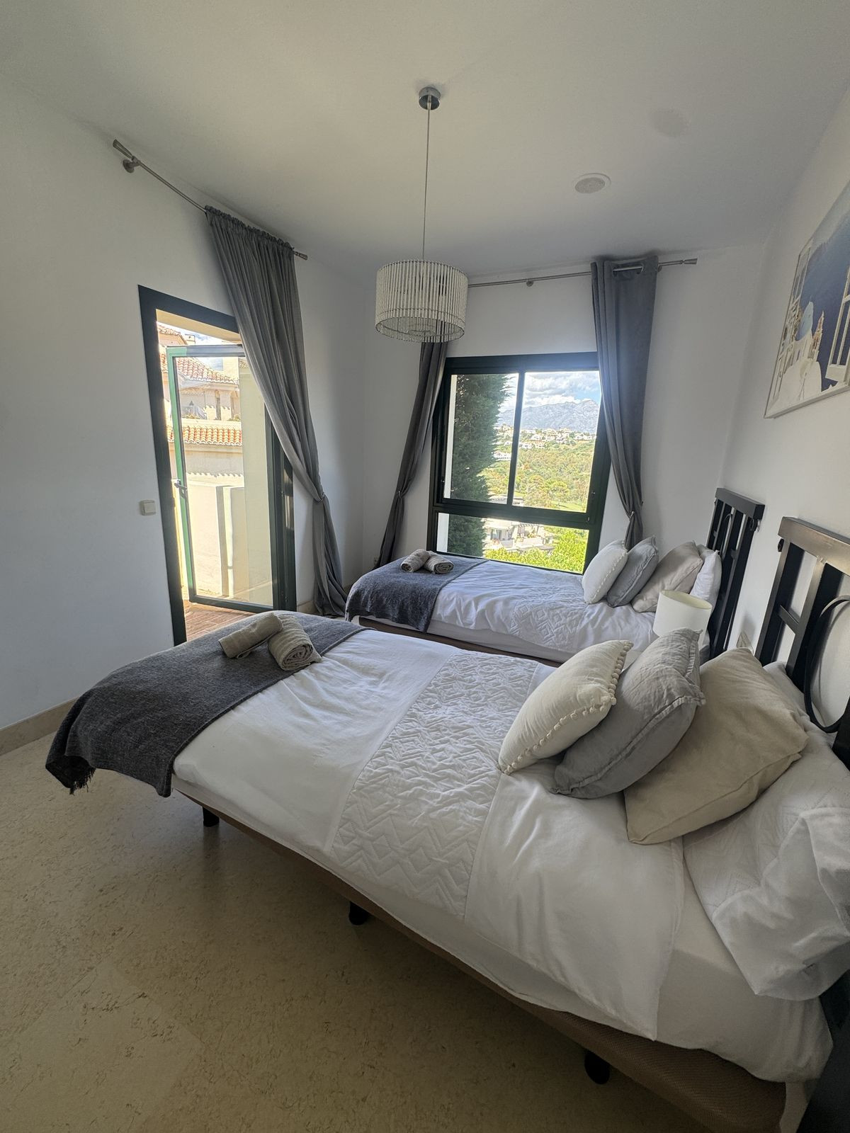 3 Bed Apartment for sale in Benahavís Costa Del Sol, Málaga, Spain