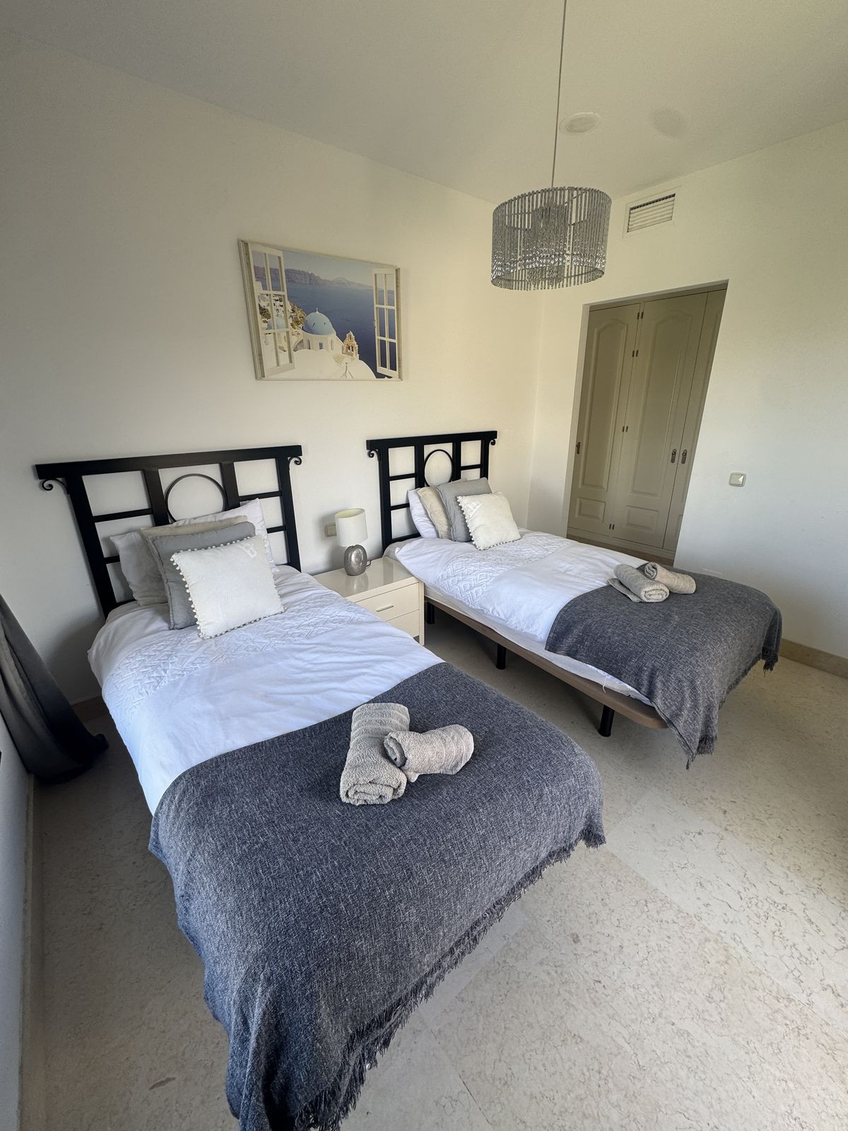 3 Bed Apartment for sale in Benahavís Costa Del Sol, Málaga, Spain