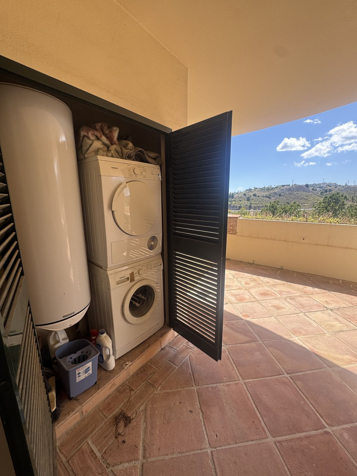 3 Bed Apartment for sale in Benahavís Costa Del Sol, Málaga, Spain