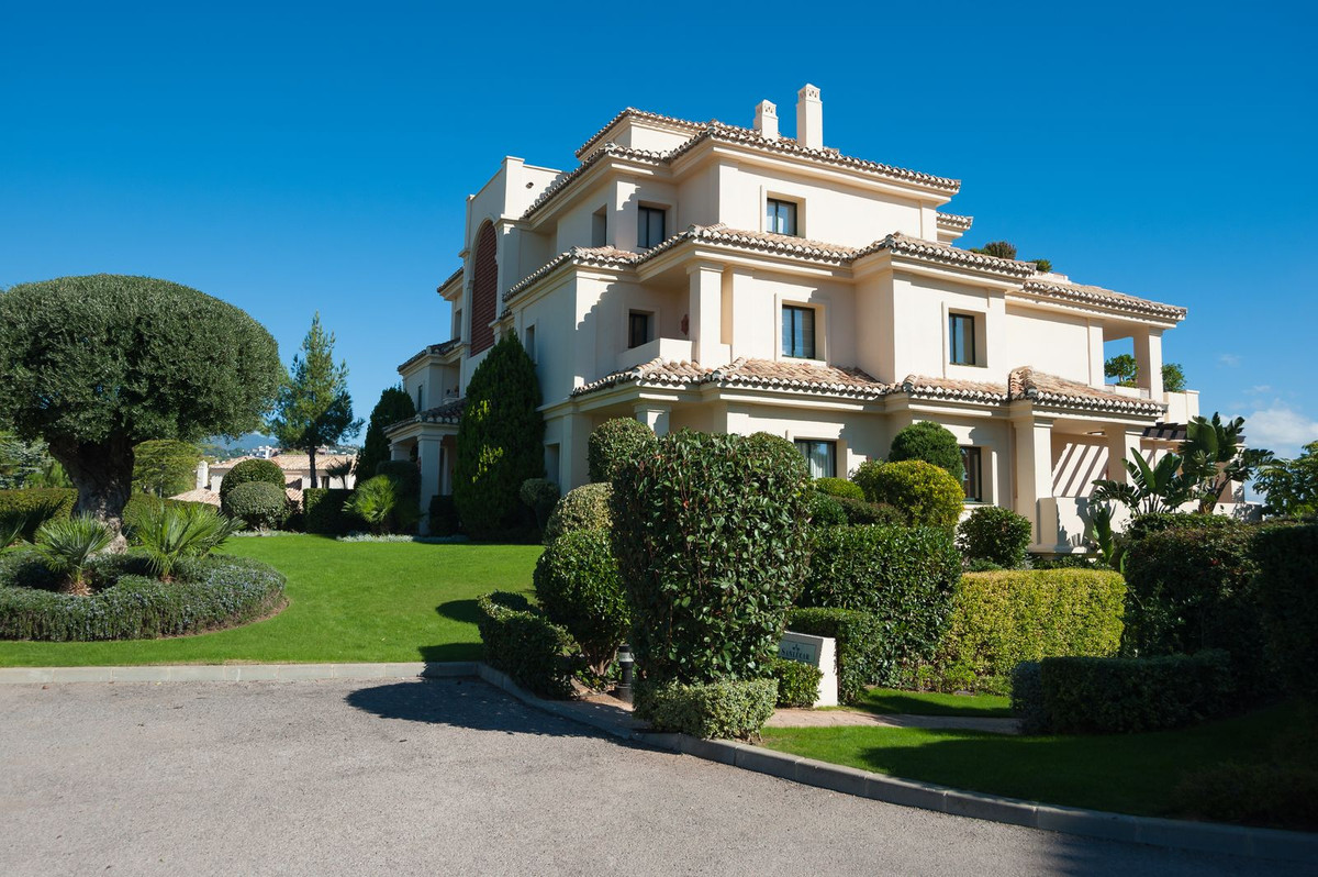 3 Bed Apartment for sale in Benahavís Costa Del Sol, Málaga, Spain