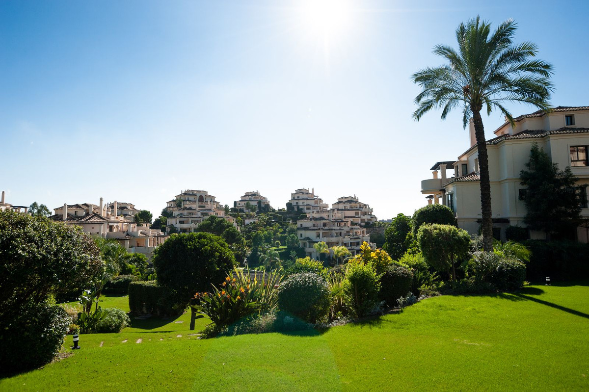 3 Bed Apartment for sale in Benahavís Costa Del Sol, Málaga, Spain