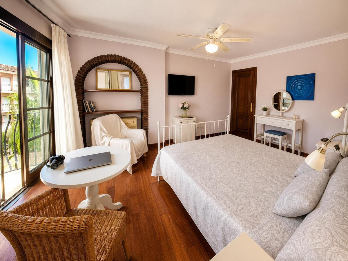 6 Bed Townhouse for sale in Fuengirola Costa Del Sol, Málaga, Spain