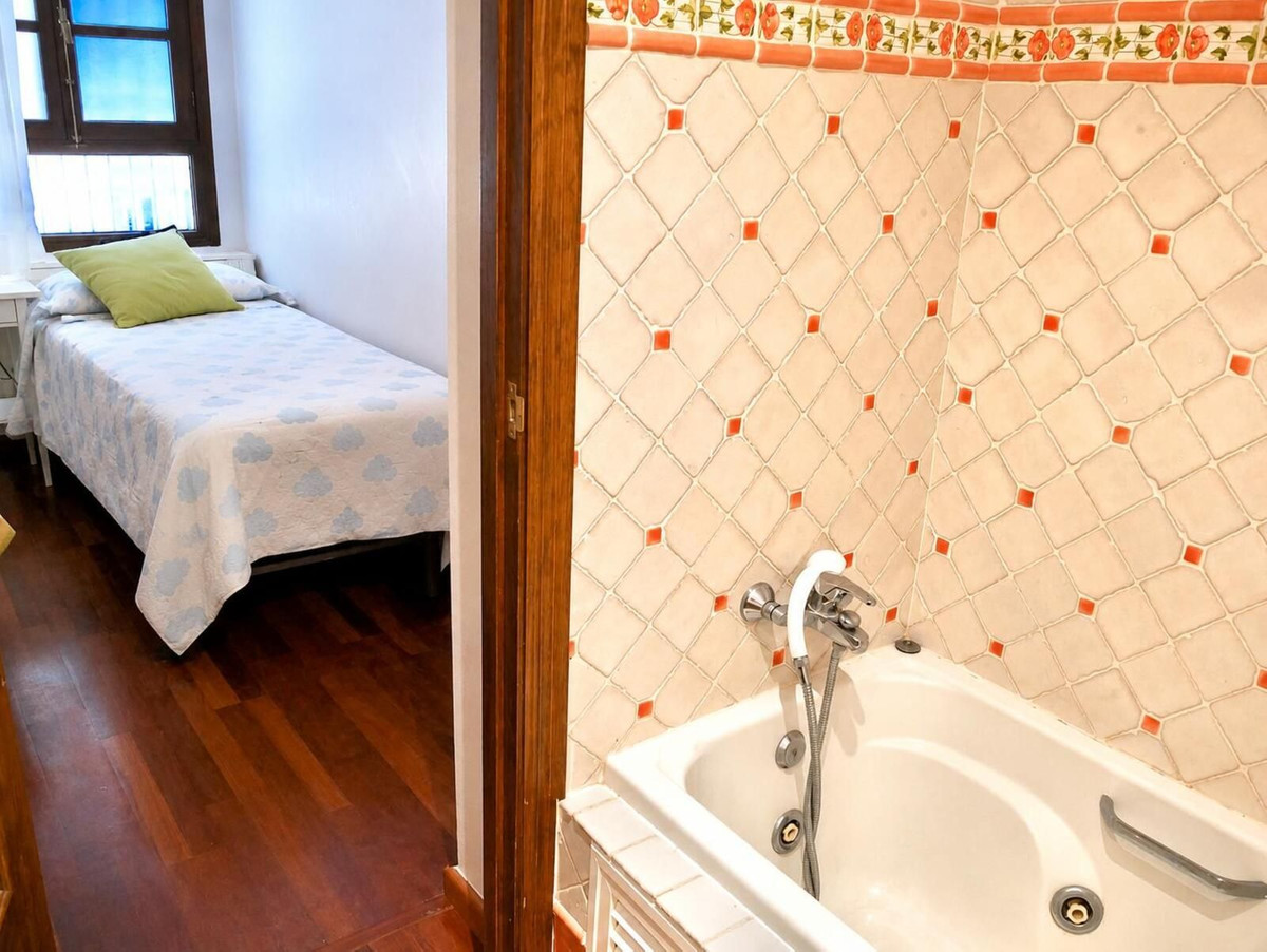6 Bed Townhouse for sale in Fuengirola Costa Del Sol, Málaga, Spain