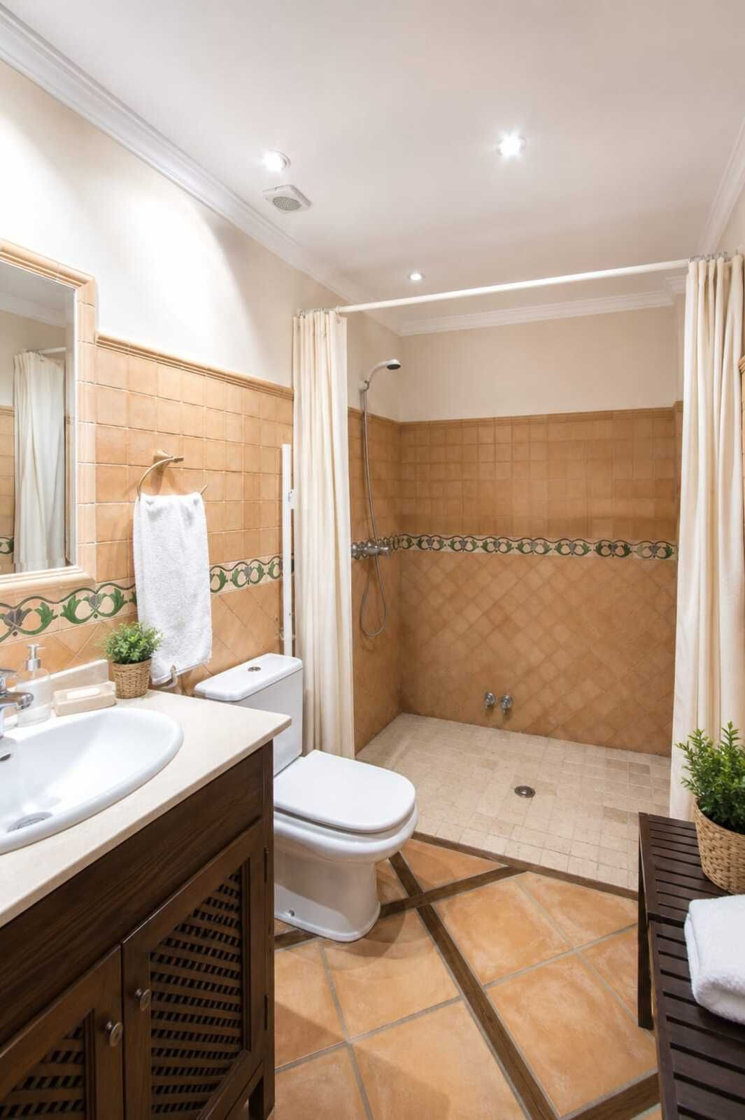 6 Bed Townhouse for sale in Fuengirola Costa Del Sol, Málaga, Spain