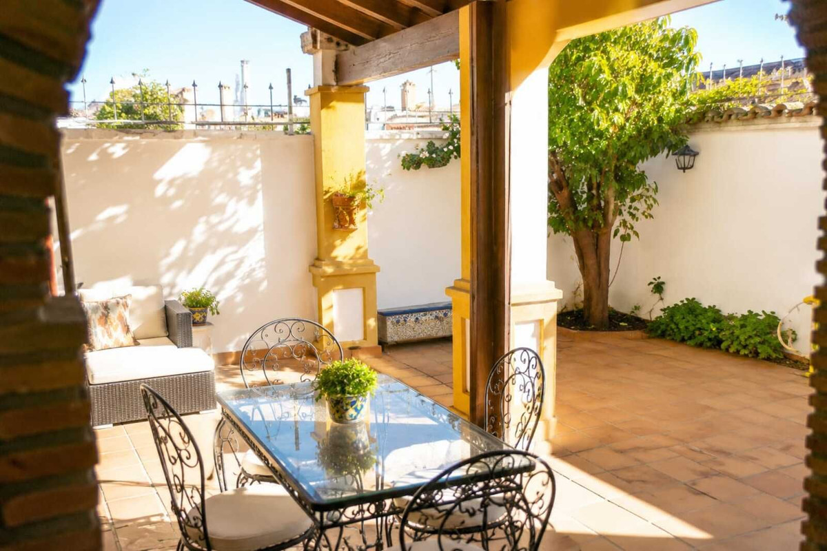 6 Bed Townhouse for sale in Fuengirola Costa Del Sol, Málaga, Spain