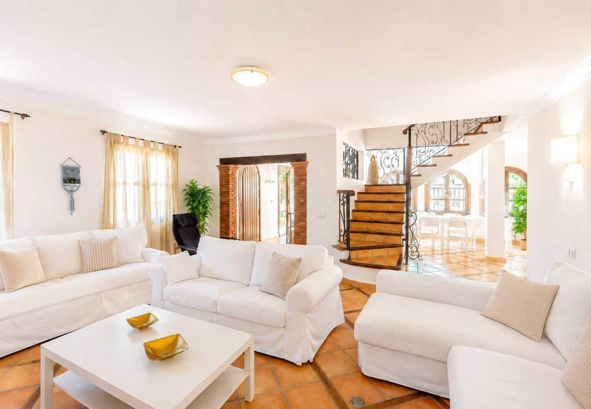 6 Bed Townhouse for sale in Fuengirola Costa Del Sol, Málaga, Spain