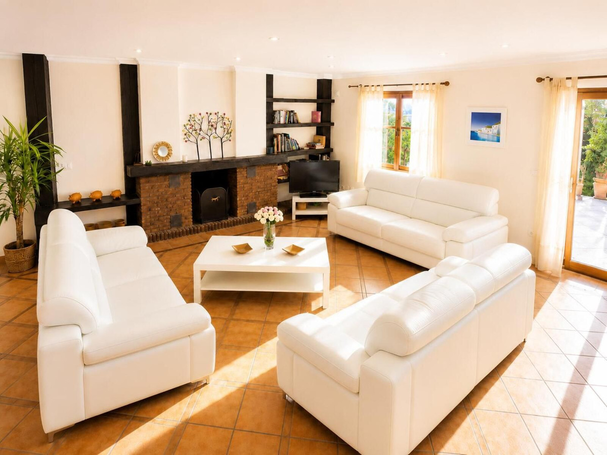 6 Bed Townhouse for sale in Fuengirola Costa Del Sol, Málaga, Spain
