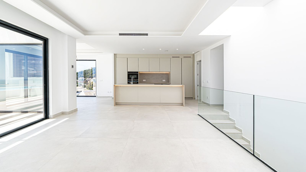 5 Bed Townhouse for sale in Benalmadena Costa Del Sol, Málaga, Spain