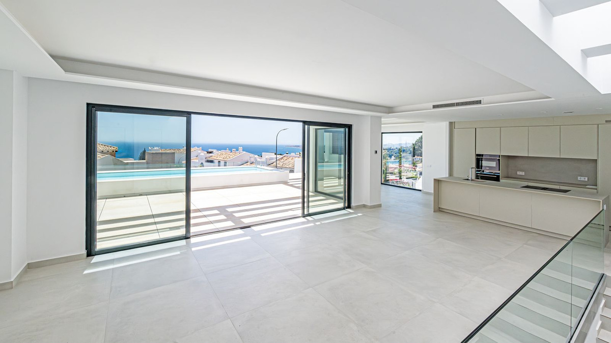 5 Bed Townhouse for sale in Benalmadena Costa Del Sol, Málaga, Spain