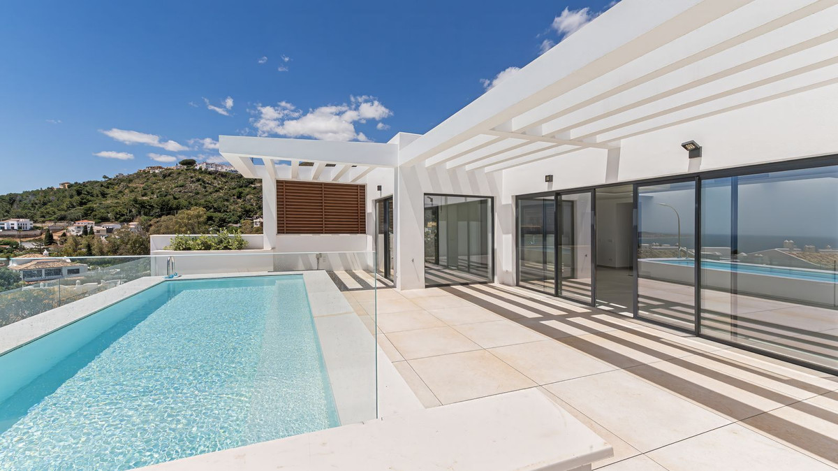 5 Bed Townhouse for sale in Benalmadena Costa Del Sol, Málaga, Spain