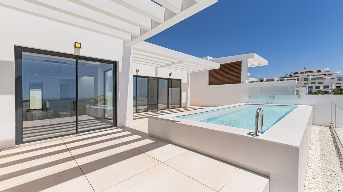 5 Bed Townhouse for sale in Benalmadena Costa Del Sol, Málaga, Spain