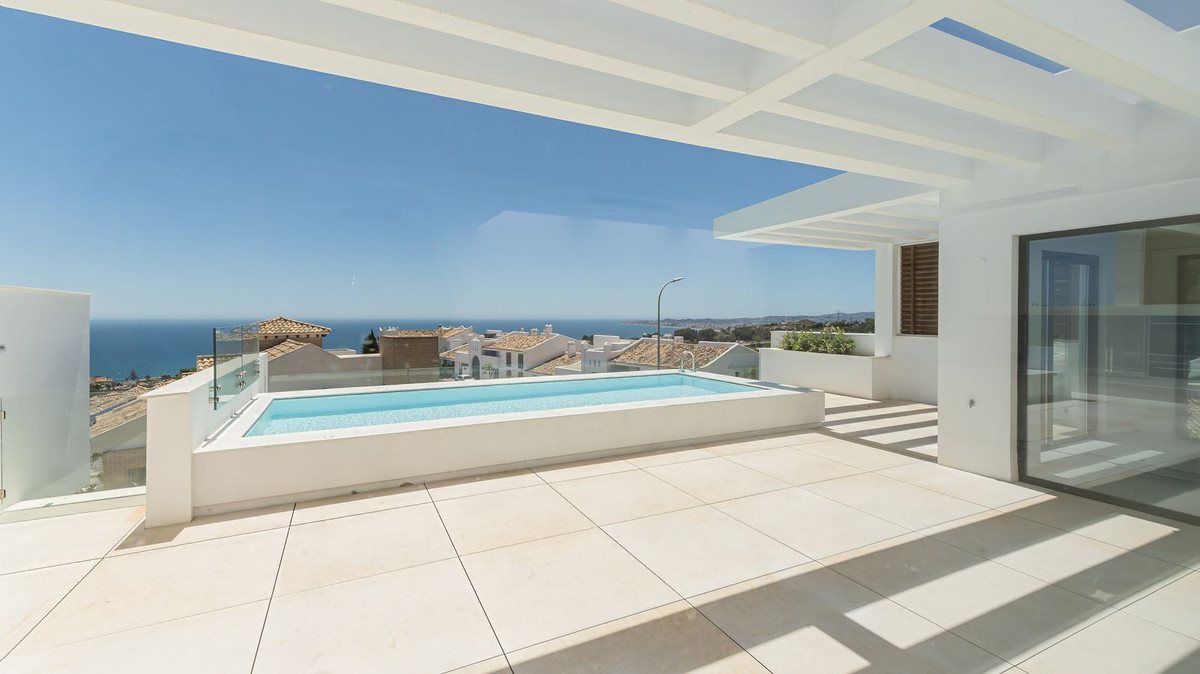 5 Bed Townhouse for sale in Benalmadena Costa Del Sol, Málaga, Spain