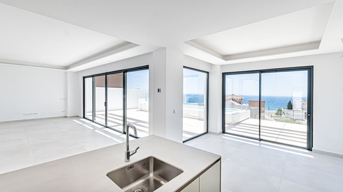 5 Bed Townhouse for sale in Benalmadena Costa Del Sol, Málaga, Spain